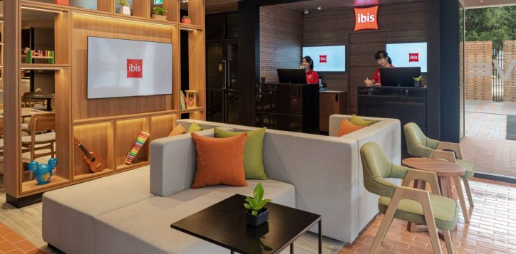 ibis_lobby1-2