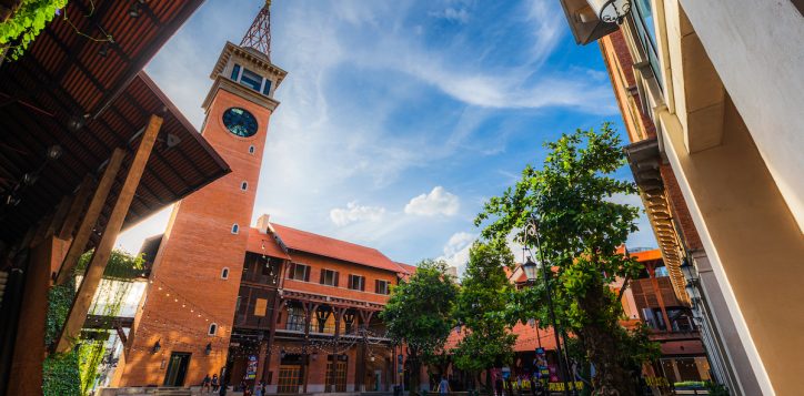 chiang-mai-thailand-july-29-2021corridor-and-building-to-park-shopping-area-and-the-clock-tower-during-the-covid-19-pandemic-outbreak-crisis-at-the-one-nimman-community-mall-nimman-street-2